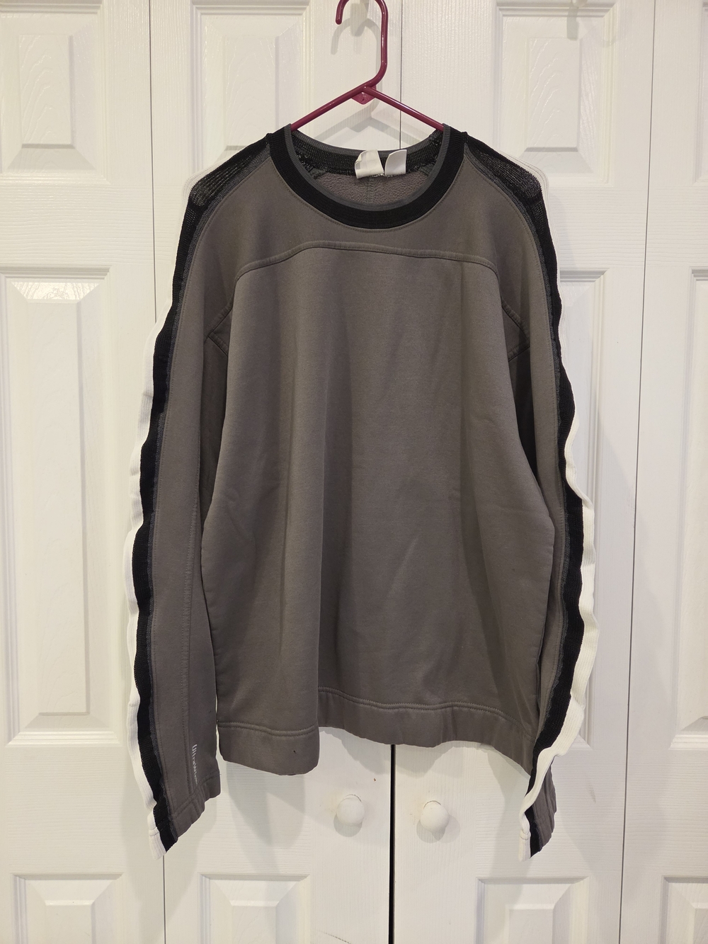 Vintage Y2K The North Face Men's Gray/Green Crewneck Sweater with Side Stripe